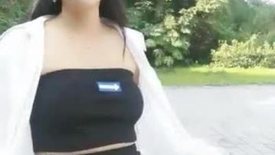 【 渣 女 來 襲 】 農 村 地 頭 勾 搭 大 爺 ， 調 情 口 交 野 戰 ， 結 束 了 撒 尿 ， 尿 量 真 足