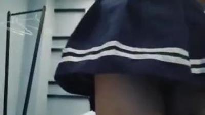 烈焰红唇学生制服美妞电竞酒店激情啪啪，特写大黑牛自己自慰一番，口交大屌扶着腿骑乘，骑乘屁股上下套弄