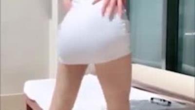 秀人网女神【艾小青】7月独家土豪性爱专享 越来越骚的小青假屌自慰喷尿一地 淫语求操