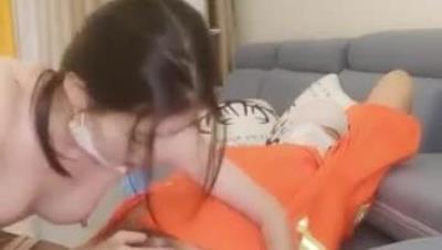 颜值主播【空姐的故事】下海天价约工人粉丝，无套啪啪，淫声够贱够下流，白浆都流了好多！