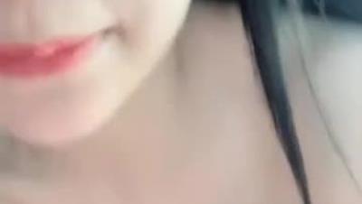 人 氣 美 女 【 幼 齒 】 洗 澡 特 寫 、 道 具 自 慰 高 潮 噴 水 ， 我 不 行 啦 ， 床 單 濕 成 這 樣 啦 ！