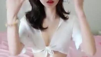 火 辣 少 婦 【 張 美 人 】 整 容 換 發 型 回 歸 ， 騷 坯 美 人 啦 ， 無 套 和 炮 友 真 槍 實 幹 ， 口 爆 吐 精 液 ！