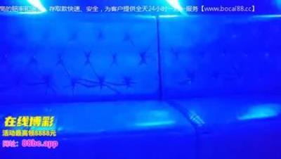 【 探 花 唐 先 生 】 商 K達 人 ， 今 夜 KTV包 間 玩 公 主 ， 禦 姐 範 ， 大 長 腿 ， 風 騷 小 姐 姐 沙 發 上 摳 穴 暴 插 ， 淫 水 汪 汪