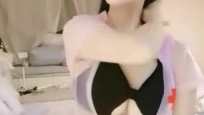 溫 柔 的 眼 鏡 女 神 【 美 妞 上 線 】 護 士 情 趣 誘 惑 ， 手 指 扣 逼 ， 甜 美 的 淫 蕩 呻 吟 令 你 雞 巴 硬 到 射 ！