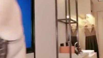 一 線 天 美 穴 顔 值 女 神 大 尺 度 自 慰 誘 惑 ， 情 趣 露 奶 裝 黑 色 網 襪 ， 牛 奶 抹 逼 紅 辣 椒 爆 菊 ， 手 指 扣 穴 假 屌 快 速 抽 插