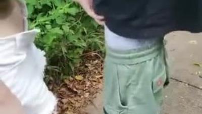 【 戶 外 勾 引 啪 啪 啪 】 坐 標 成 都 ， 姐 妹 倆 公 園 勾 搭 ， 極 品 美 乳 ， 露 臉 口 交 ， 幽 靜 小 路 上 後 入 啪 啪 ， 緊 張 刺 激 玩 得 就 是 