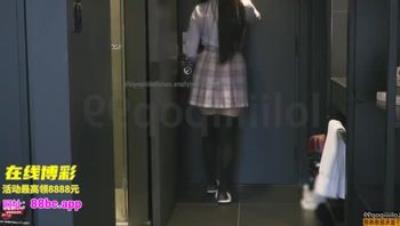 JK學 生 們 勾 引 房 東 ， 以 性 換 租 3