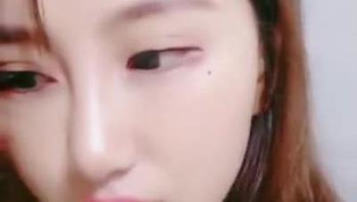 火 辣 貓 女 郎 【 欣 兒 】 “ 啊 啊 ， 爸 爸 插 進 來 ， 深 一 點 ， 啊 啊 ” ‘ ， 淫 蕩 女 肉 棒 自 慰 ， 白 漿 流 滿 了 屁 眼 ， 濕 了 又 幹 ， 幹 