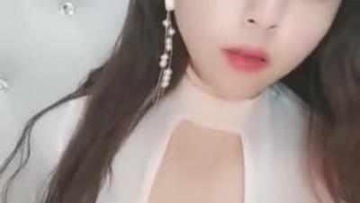 漂 亮 眼 睛 極 品 顔 值 女 神 下 海 ， 義 乳 情 趣 裝 聲 音 嗲 嗲 ， 我 腰 很 靈 活 扭 腰 很 好 看 ， 超 近 距 離 掰 穴 假 屌 抽 插