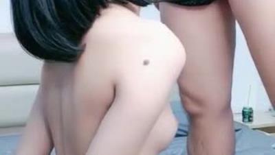 極 品 短 發 大 美 妞 紅 色 內 衣 激 情 大 戰 ，