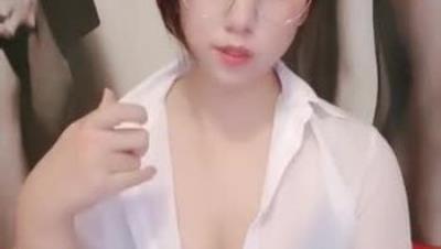 極 品 漂 亮 的 豐 滿 妹 妹 ， 深 喉