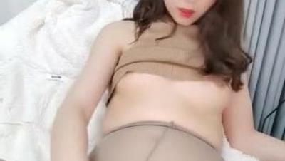 紅 唇 翹 臀 美 腿 小 姐 姐 小 炮 擊 自 慰