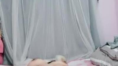 清 純 帶 點 性 感 肉 感 美 女 夫 妻 居 家