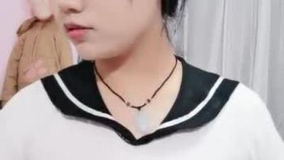 清 純 甜 美 巨 乳 妹 子 在 化 妝 被