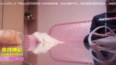 小 夥 網 約 大 長 腿 外 圍 美 女 ， 舌 吻 得 加 錢 ， 溝 通 半 天 才