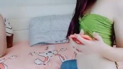 2021.12.18， 【 極 品 瑜 伽 教 練 】 ， 綠 毛 衣 牛 仔 褲