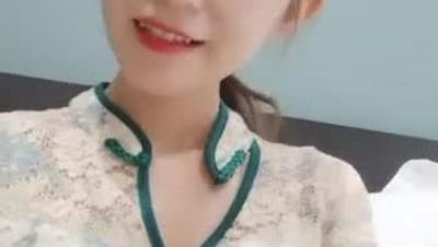 最 近 下 海 的 高 顔 值 小 空 姐 紫 賢 ， 闊 闊 愛 愛 ， 甜 美 妞