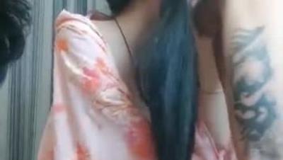 你 的 專 屬 小 女 友 00後 嫩 妹 ， 被 兩 小 哥 各 種 玩 弄