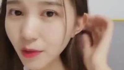 高 顔 值 小 空 姐 紫 賢 ， ： ‘ 閨 蜜 感 冒 了 ， 今 天 只 有 我 一 個 人 秀