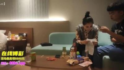 一 支 百 威 喝 到 底 極 度 YDS熟 女 ， 主 動 強 吻 揉