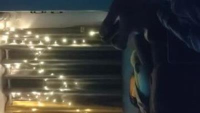 2021- 12- 19  《 麻 辣 王 子 》 操 良 家 短 發 小 姑 娘 ， 黑 色 絲 襪 跪 地