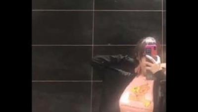 《精品㊙️泄密》高颜上流一线城市撸铁健美小姐姐与私教啪啪3P自拍流出绝绝的反差婊潮流BGM精彩剪辑非常哇塞