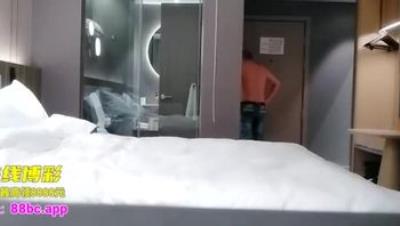 中 年 大 叔 網 約 兼 職 學 生 妹 ， 先 給 大 家 看 看 照 片