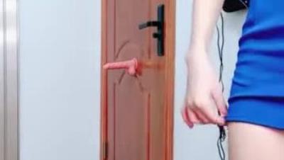 極 品 嬌 小 身 材 卻 很 騷 小 美 女 ， 情 趣 制 服 大 戰 面 罩 男