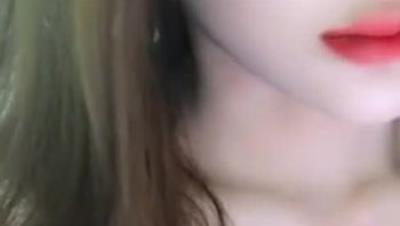 超高偶像级别颜值的170CM无敌清纯长腿女神罕见和炮友啪啪非常主动骑在上面摇水已经很多要高潮了喜欢咬手指