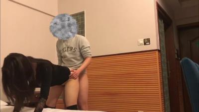 DY网红模特蜜桃臀长靴站立后入顶到了求你轻点