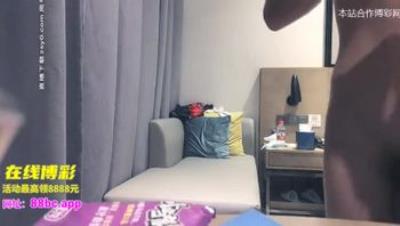 帅小伙酒店约操温柔兼职美妞先调调情再操-舌吻隔着衣服揉奶子-吸吮舔屌骑上来抽插-扶着屁股后入爆操小骚逼