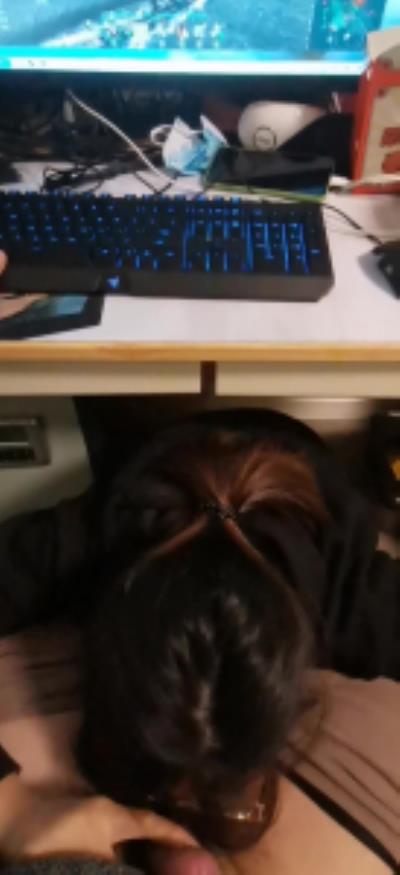 游戏重要还是我重要口到一半还换了身衣服继续口