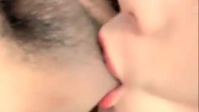 烈焰红唇极品网红美女拨开丁字裤炮友一顿舔逼-第一视角特写操逼-圆润美臀骑乘爆操-进进出出快速抽插