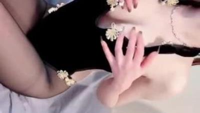 极品收藏究极重磅极品爆乳网红女神麻酥酥2月最新会员定制黑丝旗袍小怪兽男友玩嗨喷水-超清3K