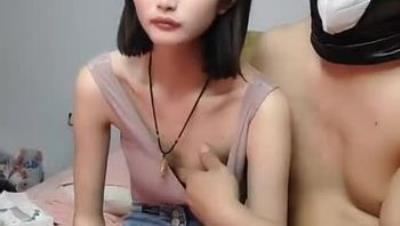 新片速遞2022223极品大骚逼180cm的长腿妹妹纯欲天花板被四五个小伙团队蹂躏了