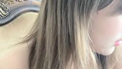 不需要整容就非常美的高颜值东北御姐脸蛋儿360度无死角被这么一个猥琐的胖子给无套操了让众狼友的心理极度不平衡