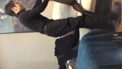 2022-2-13-熟女探花-小伙专搞人妻熟女黑丝大屁股骚女很会玩翘起自摸勾引半脱下裤子揉骚穴半蹲姿势后入