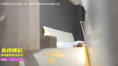 2022-3-4熟女探花专门喜欢搞熟女撩起裙子一顿摸骚女还挺享受双腿肩上扛猛怼翘起屁股扶着JB深插浪叫