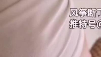 重磅福利流出推特网红反差婊风筝断了线露出勾引果园老农挑逗外卖小哥给粉丝男吹箫