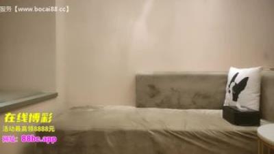 刚做外围不久大学生美女妹子很文静扒掉衣服有点羞涩大屌插嘴肉丝撕裆高难度姿势抬腿抽插