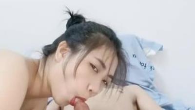 丸子头漂亮妹子第一视角手指道具自慰再和小鲜肉男友啪啪暴力打桩内射一逼