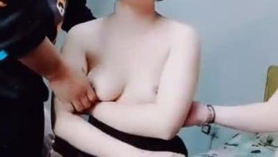 新片速遞202236极品大骚逼淫窝今天来新人安徽小姐妹双飞白嫩害羞这几个壮汉爽翻