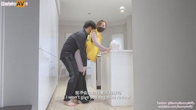 瑜伽褲女外賣員送餐時被男客戶強上 BunnyMiffy 米菲兔