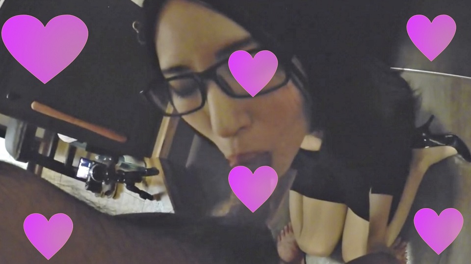 FC2PPV-1102095【无x着衣即尺】快楽でﾋﾞｸﾋﾞｸ痉挛してするアヘ颜の理系女子サラ25歳着衣ドア前で即尺フェラ最后は自慢の美尻へ大量発射