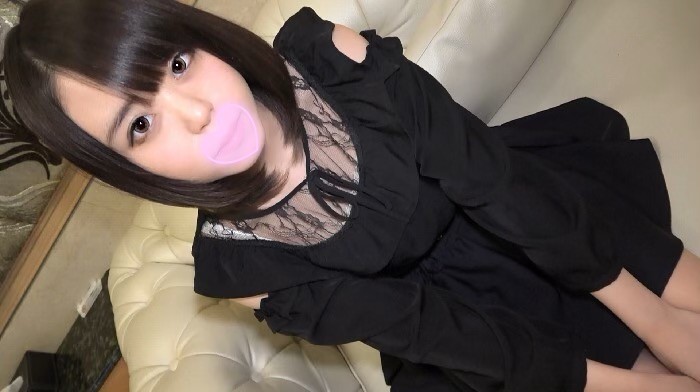 FC2PPV-1048287《みぃvol.1》アイドル级の美少女！圧倒的な可爱さ・透明感！大好きなご主人様の生チ〇コで感じまくり！大量颜射调教！