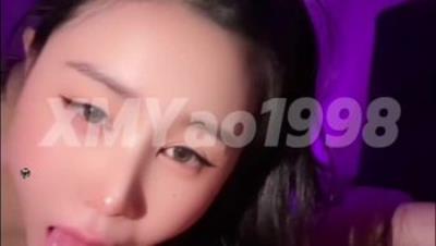 【足控绿帽狂喜】性爱大师95后绿帽情侣美腿女王「汐梦瑶」出轨单男时给老公打视频，NTR剧情，优质对白，內射，舔精！