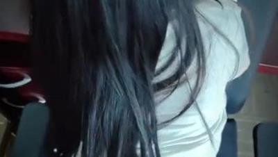 高颜值黑丝女秘书在办公室偷情，叫太大声差点被发现