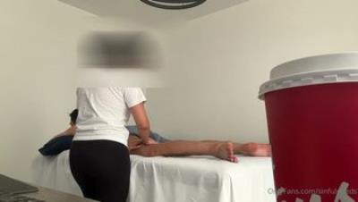 预约上门女按摩师自愿献身韩国大屌痞子「sinfuldeeds」OF私拍，七约性感肥臀越南技师终于变成炮友，过夜操了好几炮