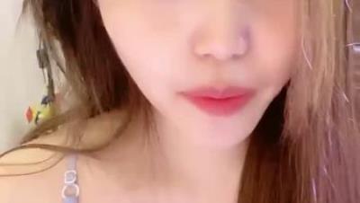 黄色战袍校花女神「甜奶汐」，让人梆硬的身材，一看就是个淫妇，白虎馒头逼，不干个几个小时满足不了！【第三弹】