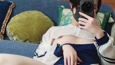 400万粉极品福利姬【Naimi奶咪】最新付费，白丝死库水自慰，闷骚短发，XP拉满